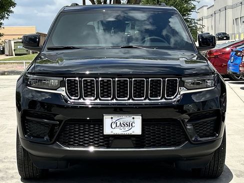 Used 2025 Jeep Grand Cherokee Laredo X RWD image 8
