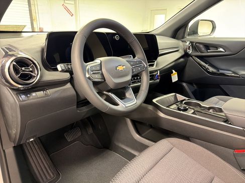 New 2026 Chevrolet Equinox LT w/ Safety and Technology Package FWD image 4