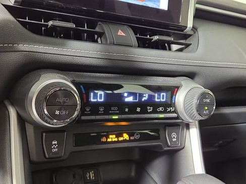 Used 2025 Toyota RAV4 XLE AWD/4WD image 19