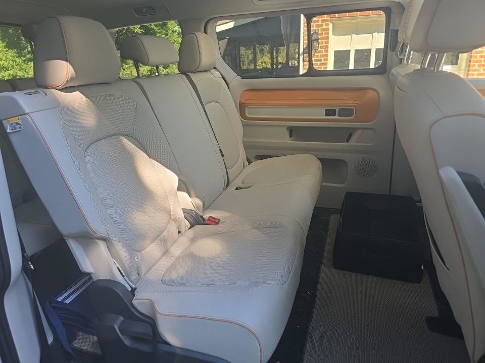 Used 2025 Volkswagen ID. Buzz 1st Edition RWD image 18