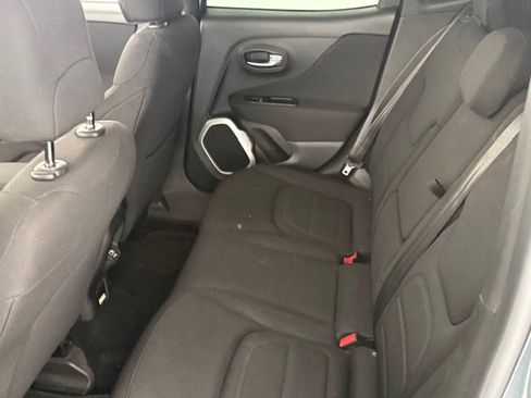 Used 2018 Jeep Renegade Latitude w/ Popular Equipment Group image 15