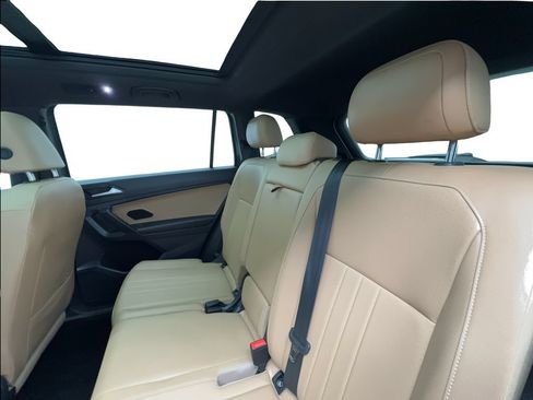 Used 2022 Volkswagen Tiguan SE w/ Panoramic Sunroof Package AWD/4WD image 25