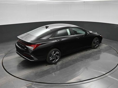 New 2026 Hyundai Elantra Limited FWD image 32