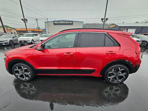 Used 2024 Kia Niro EX Touring image 4