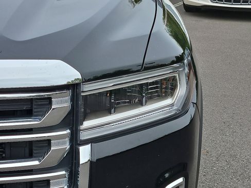 Certified 2022 GMC Acadia SLE w/ Driver Convenience Package image 9