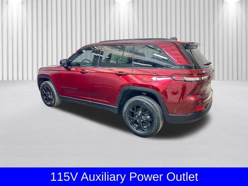 Used 2025 Jeep Grand Cherokee Altitude AWD/4WD image 10