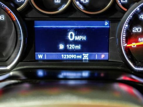 Used 2021 Chevrolet Silverado 2500 Custom w/ Custom Value Package image 19