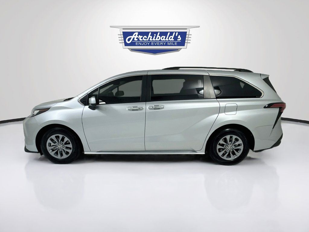 Used 2022 Toyota Sienna XLE FWD image 5