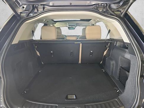 Used 2025 Land Rover Discovery Sport S image 13