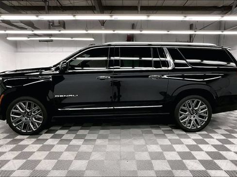 Used 2025 GMC Yukon XL Denali Ultimate AWD/4WD image 14