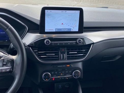 Used 2022 Ford Escape Titanium image 9