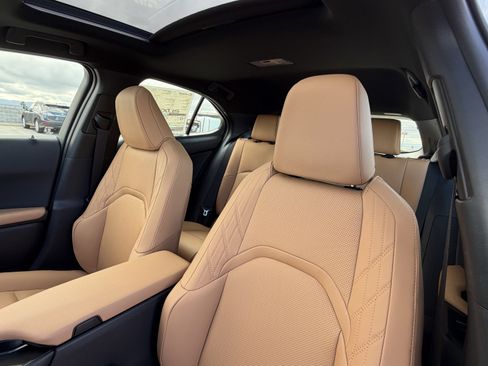 New 2026 Lexus UX 300h FWD image 17