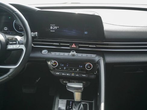 Used 2023 Hyundai Elantra Limited FWD image 16
