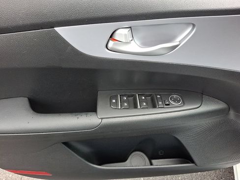 Used 2024 Kia Forte LXS w/ LXS Technology Package FWD image 14