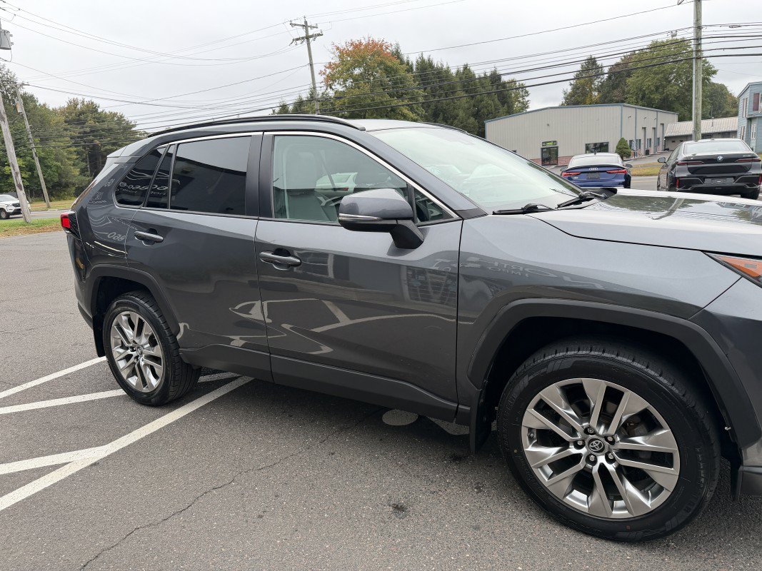 Used 2019 Toyota RAV4 XLE Premium w/ Cold Weather Package AWD/4WD image 5