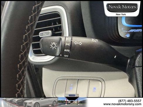 Used 2025 Hyundai Venue SEL FWD image 20
