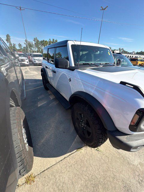Used 2025 Ford Bronco Outer Banks w/ Black Appearance Package AWD/4WD image 4