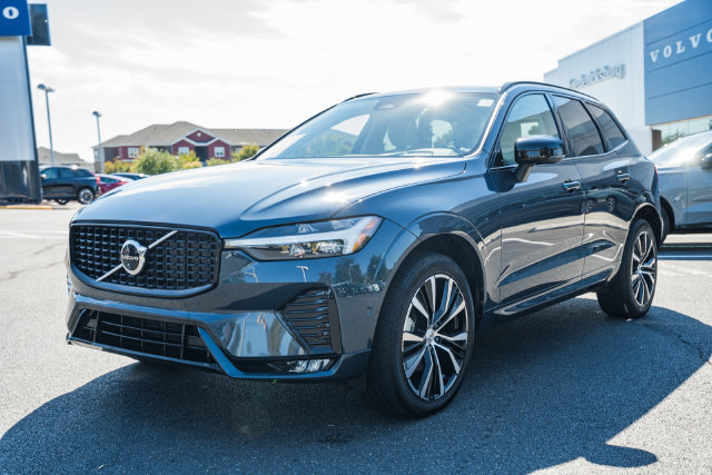 Certified 2024 Volvo XC60 B5 Plus AWD/4WD image 3