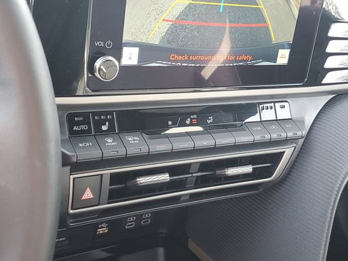 Used 2025 Toyota Camry SE w/ Convenience Package image 28