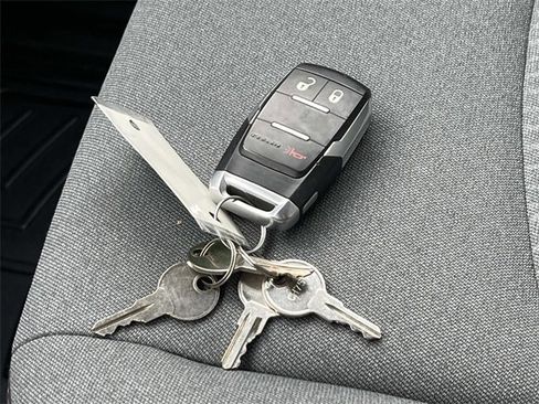 Used 2019 RAM 3500 Big Horn image 33