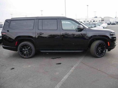 New 2025 Jeep Wagoneer L Series II image 21