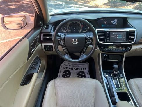 Used 2017 Honda Accord Touring image 31