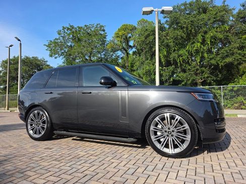 Used 2024 Land Rover Range Rover SE AWD/4WD image 1