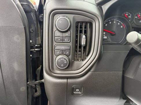 Used 2021 Chevrolet Silverado 1500 Custom AWD/4WD image 18