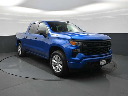 Used 2022 Chevrolet Silverado 1500 Custom AWD/4WD image 2