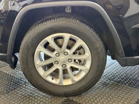 Certified 2022 Jeep Grand Cherokee Laredo E AWD/4WD image 17