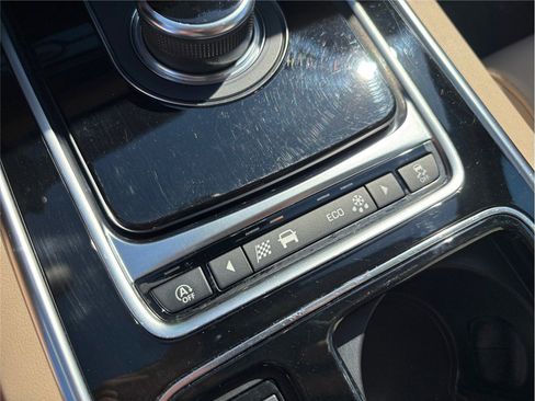 Used 2018 Jaguar XF Premium image 37