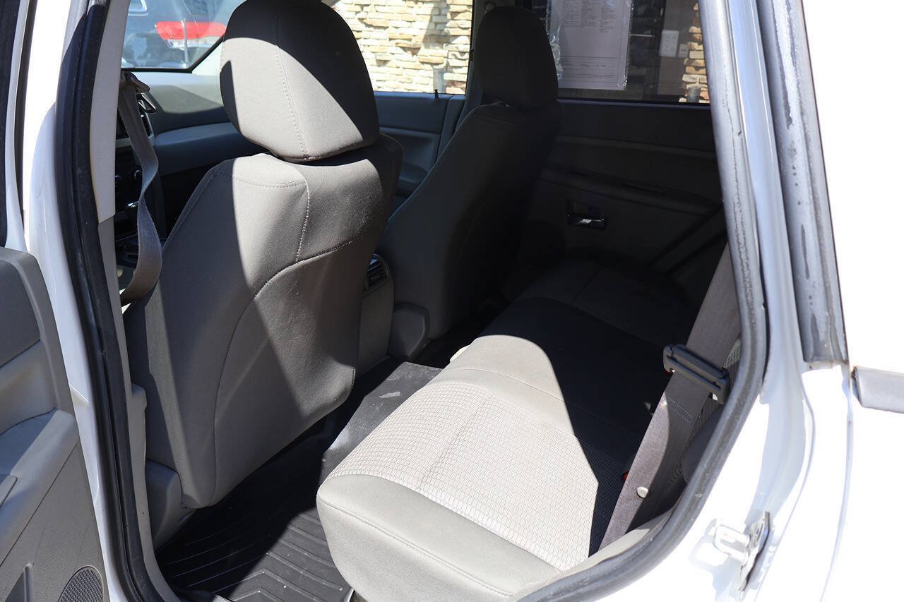 Used 2010 Jeep Grand Cherokee Laredo AWD/4WD image 14