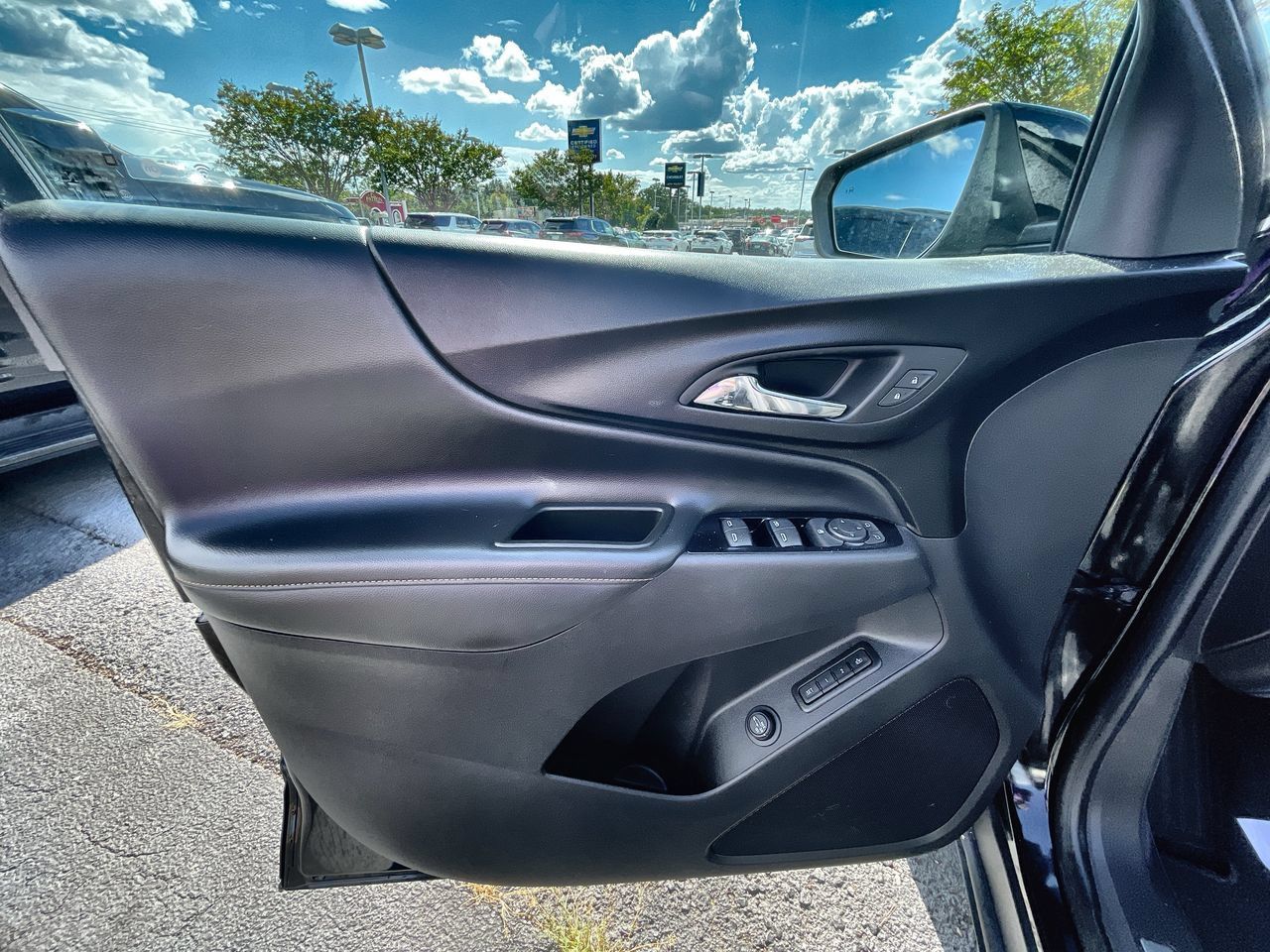 Used 2024 Chevrolet Equinox Premier FWD image 23