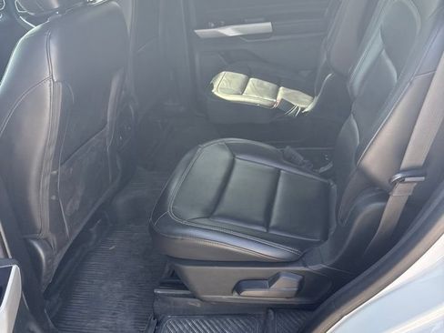 Used 2024 Ford Explorer XLT w/ Equipment Group 202A RWD image 26