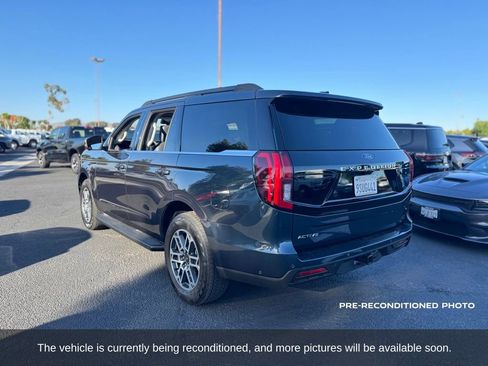Used 2025 Ford Expedition Active AWD/4WD image 3