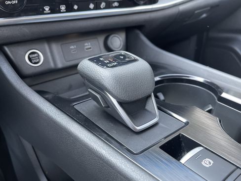 Used 2021 Nissan Rogue SV image 29