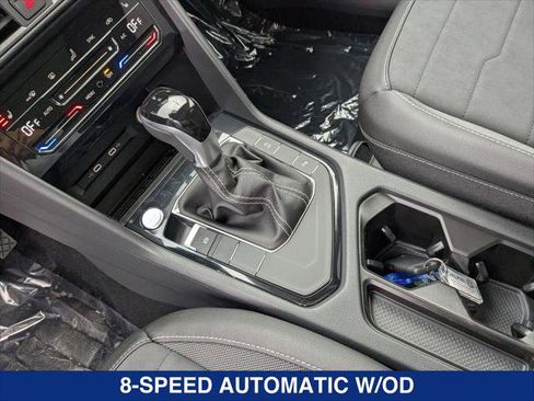 New 2025 Volkswagen Taos SE FWD image 15