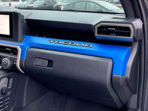 Used 2025 Toyota Tacoma TRD Off-Road image 18