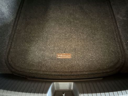 Used 2025 Volkswagen Jetta SE FWD image 25