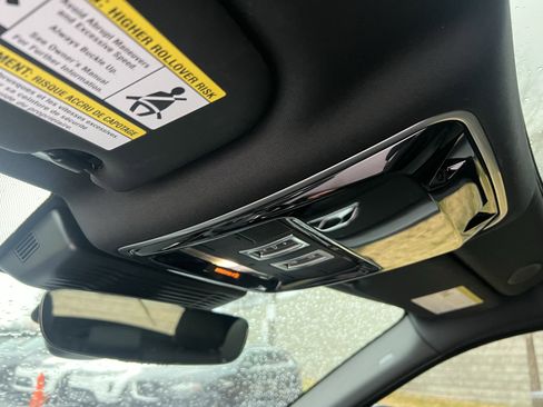 Certified 2025 Land Rover Range Rover Velar Dynamic SE image 24