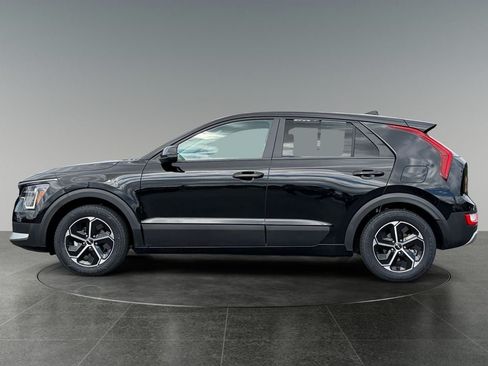 Used 2025 Kia Niro LX FWD image 5