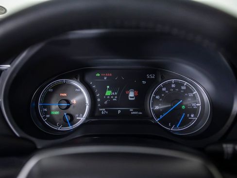 Used 2024 Toyota Venza LE image 21