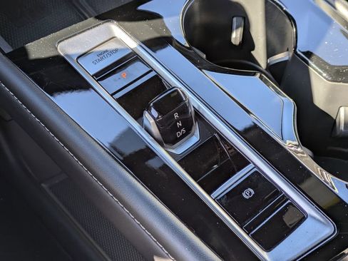 Used 2024 Volkswagen Atlas Cross Sport SE image 24