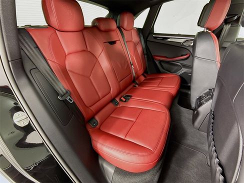 Used 2025 Porsche Macan image 30