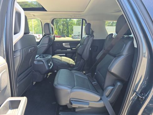 Used 2025 Ford Expedition Max Platinum w/ Driver's Package AWD/4WD image 30