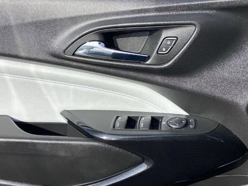 Used 2025 Chevrolet Trax LT image 18