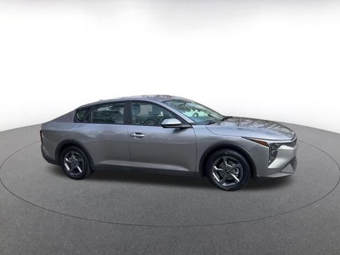 Used 2025 Kia K4 LXS image 2