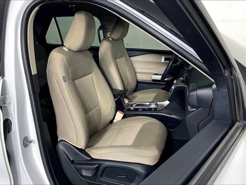 Used 2022 Ford Explorer XLT image 10