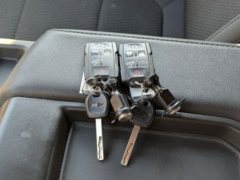 Used 2022 Chevrolet Silverado 1500 Custom image 31