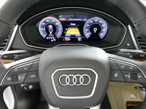 Used 2024 Audi Q5 e Premium w/ Convenience Package image 17